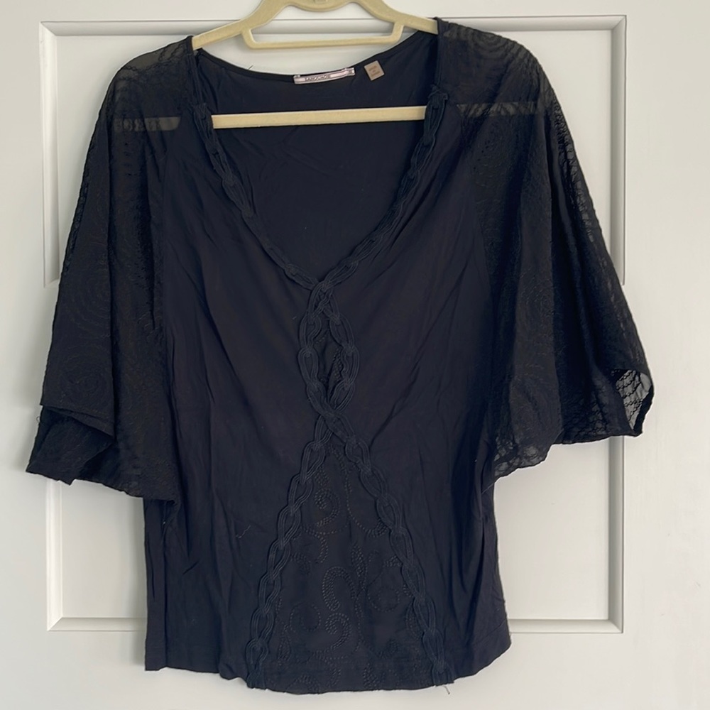 Black short sleeve language shirt size small
